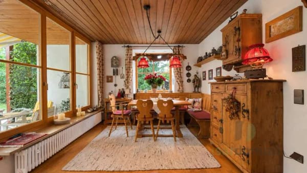 Immobilie in Straßlach-Dingharting - Charmante und großzügige 3-Parteien-Landhausvilla mit Pool in Premiumlage - Bild 3