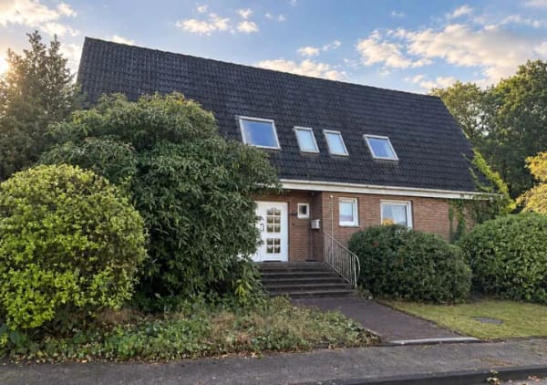 Immobilie in Ritterhude - Viel Raum für Familie & Generationen – Freistehendes Ein- bis Zweifamilienhaus im Herzen von Ritterh - Bild 0
