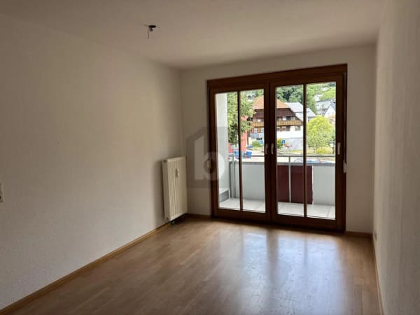 Immobilie in Schönau im Schwarzwald - ZENTRAL, MODERNISIERT und NACHHALTIG BEHEIZT - Bild 3