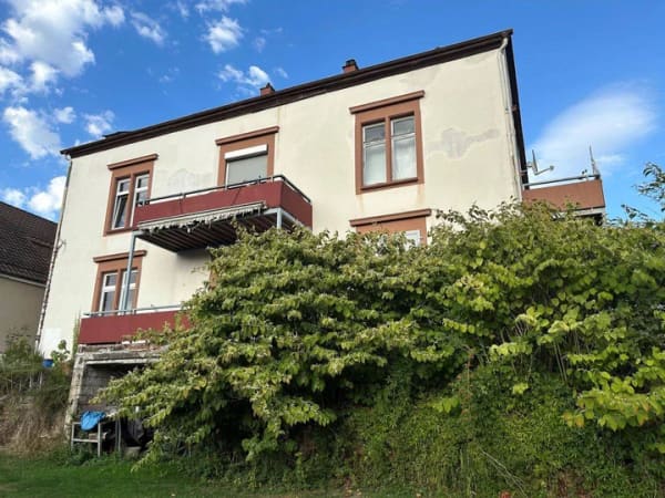Immobilie in Seelbach - Historisches Mehrfamilienhaus mit 4 Wohneinheiten auf großem Grundstück - Bild 1