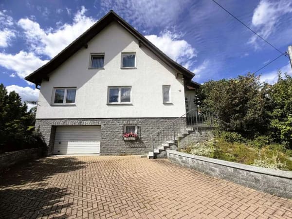 Immobilie in Stadtilm - Viel Raum für Ihre Wohnträume: Gepflegtes Einfamilienhaus auf Traumgrundstück in ruhiger Wohnlage - Bild 2