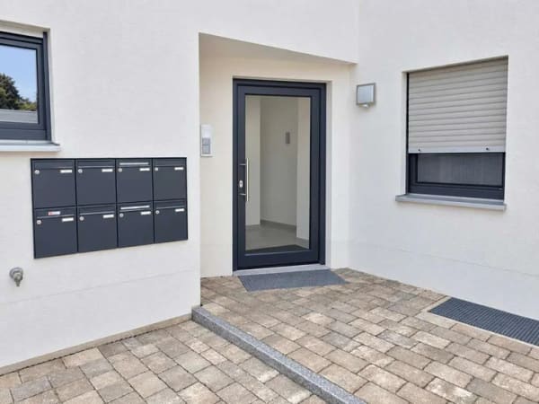 Immobilie in Pörnbach - Pörnbach! 4-ZKB EG-Whg.+40 m² interner Keller, Einbaukü., Garten, elektr. Rollläd., FBH, 2 x Garage! - Bild 2