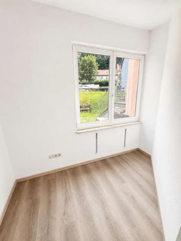 Immobilie in Waltershausen - antaris Immobilien GmbH ** 2-3 Familienhaus in guter Laaage ** - Bild 2