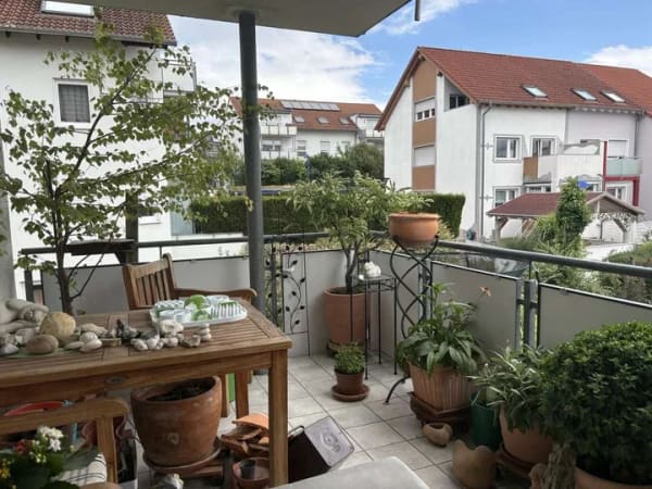 Immobilie in Gemmrigheim - Gepflegte 4-Zimmer-ETW  mit Balkon, Einbauküche und Einzelgarage, in schöner, ruhiger Wohnlage - Bild 2