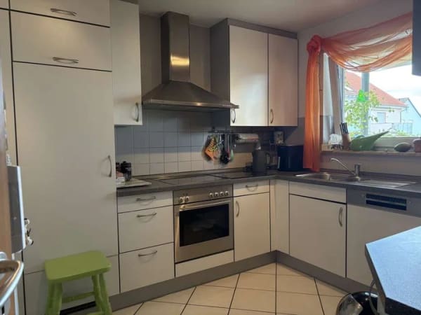 Immobilie in Gemmrigheim - Gepflegte 4-Zimmer-ETW  mit Balkon, Einbauküche und Einzelgarage, in schöner, ruhiger Wohnlage - Bild 3