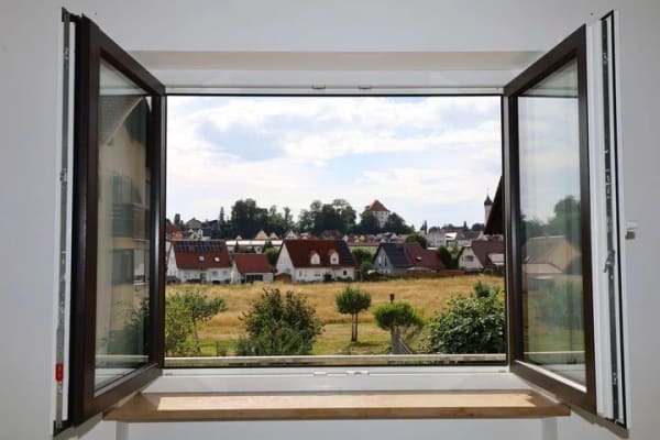 Immobilie in Burgau - Modernisiert & bezugsfrei | Garage inklusive | Balkon & Kaminofen - Bild 2