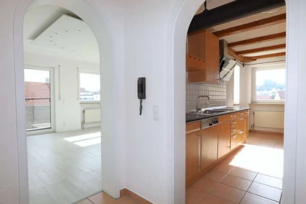 Immobilie in Burgau - Modernisiert & bezugsfrei | Garage inklusive | Balkon & Kaminofen - Bild 4