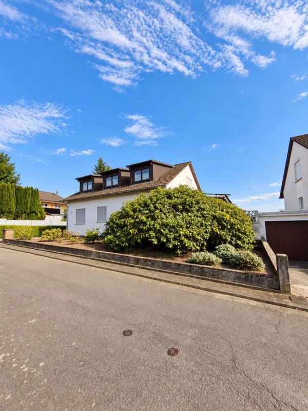 Immobilie in Weilerbach - Freistehendes Einfamilienhaus mit Wintergarten, Garage und vielseitigem Nutzungspotenzial - Bild 2