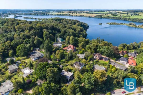 Immobilie in Plön - Wohnen in Seenähe – Einfamilienhaus mit Garten und Renovierungsbedarf - Bild 0