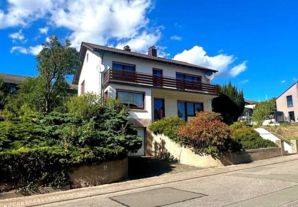 Immobilie in Hochspeyer - Hochspeyer - Freistehendes Einfamilienhaus mit Garage und großzügigem Grundstück  - Bild 0