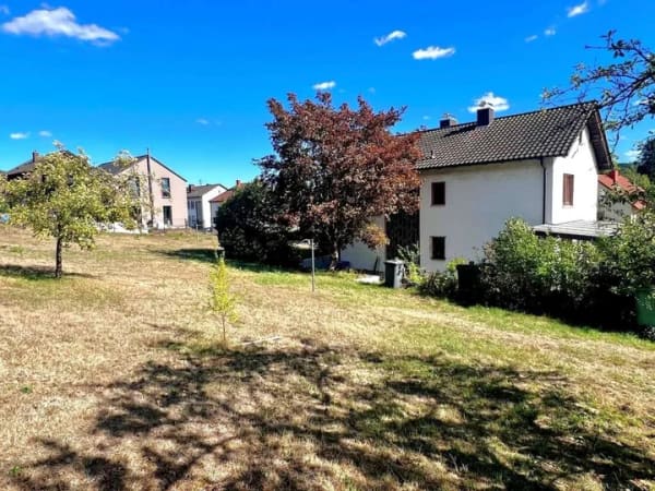 Immobilie in Hochspeyer - Hochspeyer - Freistehendes Einfamilienhaus mit Garage und großzügigem Grundstück  - Bild 1