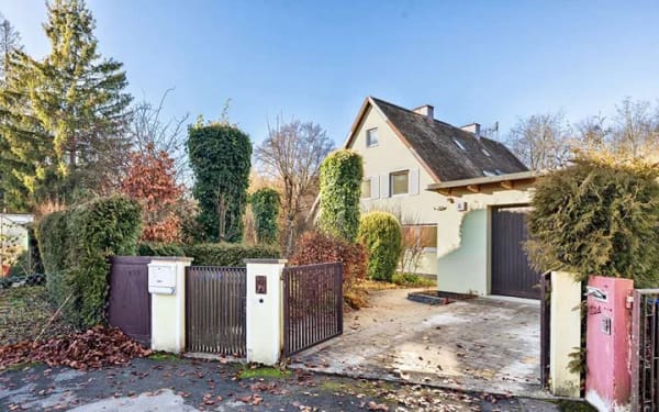 Immobilie in Gauting - Charmante Doppelhaushälfte mit weitläufigem Garten und attraktivem Erbbauzins - Bild 1