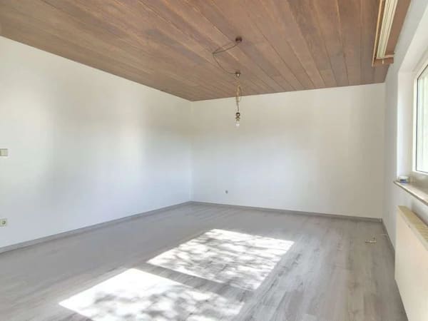 Immobilie in Göppingen - Sofort beziehbare 3-Zimmer-Wohnung mit Sonnenbalkon zum attraktiven Preis - Bild 1
