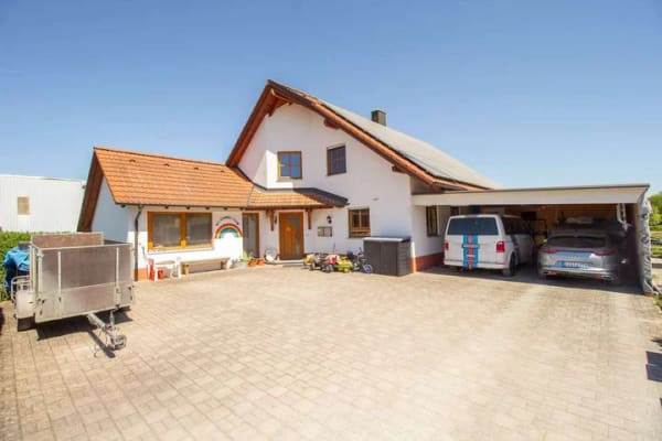 Immobilie in Ostrach - Mehrgenerationenwohnen oder Vermietung – vielseitiges Wohnhaus auf 1.609 m² - Bild 0