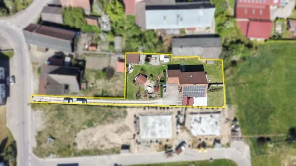 Immobilie in Ostrach - Mehrgenerationenwohnen oder Vermietung – vielseitiges Wohnhaus auf 1.609 m² - Bild 1