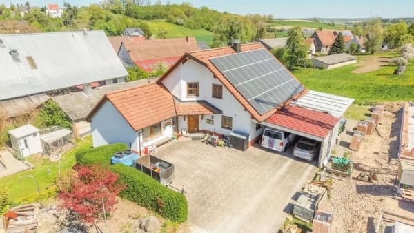 Immobilie in Ostrach - Mehrgenerationenwohnen oder Vermietung – vielseitiges Wohnhaus auf 1.609 m² - Bild 2