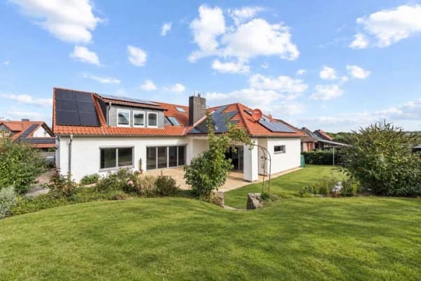 Immobilie in Gleichen - Modernisiertes Einfamilienhaus mit schönem Garten, Kamin, Sauna und Carport in ruhiger Ortsrandlage - Bild 0