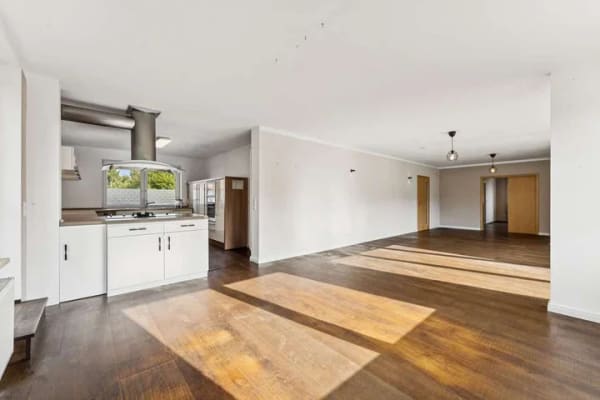 Immobilie in Gleichen - Modernisiertes Einfamilienhaus mit schönem Garten, Kamin, Sauna und Carport in ruhiger Ortsrandlage - Bild 3
