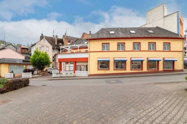 Immobilie in Bad Schwalbach - EINMALIGE GELEGENHEIT! Wohn- und Geschäftshaus 
mit mehreren Nutzungsmöglichkeiten - Bild 0