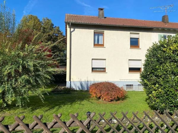 Immobilie in Deizisau - Familienfreundliche DHH mit großem Grundstück in Deizisau - Bild 0