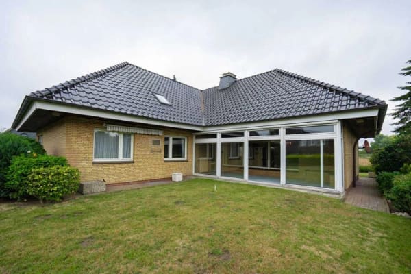 Immobilie in Stockelsdorf - Einfamilienhaus für die große Familie und Potential für zwei Wohneinheiten - Bild 0