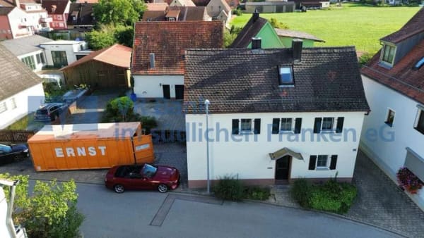 Immobilie in Petersaurach - Gemütliches Einfamilienhaus mit großem Grundstück, Garagen und vielseitigen Nutzungsmöglichkeiten - Bild 0