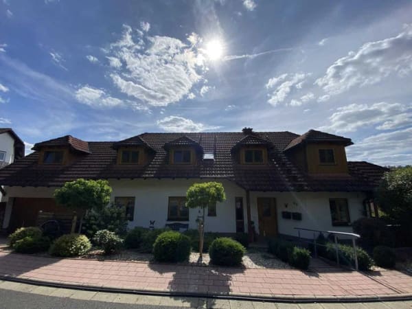 Immobilie in Münchsteinach - Top Zweifamilienhaus mit Einliegerwohnung - modern & lichtdurchflutet - unvergleichbarer Fernblick! - Bild 1