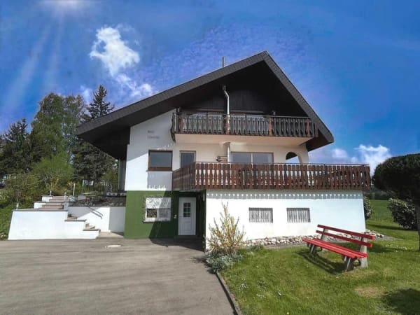 Immobilie in Friedenweiler - Drei Wohnbereiche - ein Zuhause für Generationen - Bild 0
