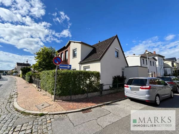 Immobilie in Lübeck - Doppelhaushälfte in Lübeck Sankt-Lorenz-Süd auf Eigenland - Sanierungsbedürftig - Bild 1