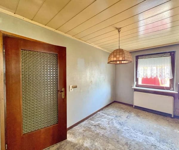 Immobilie in Lübeck - Doppelhaushälfte in Lübeck Sankt-Lorenz-Süd auf Eigenland - Sanierungsbedürftig - Bild 4