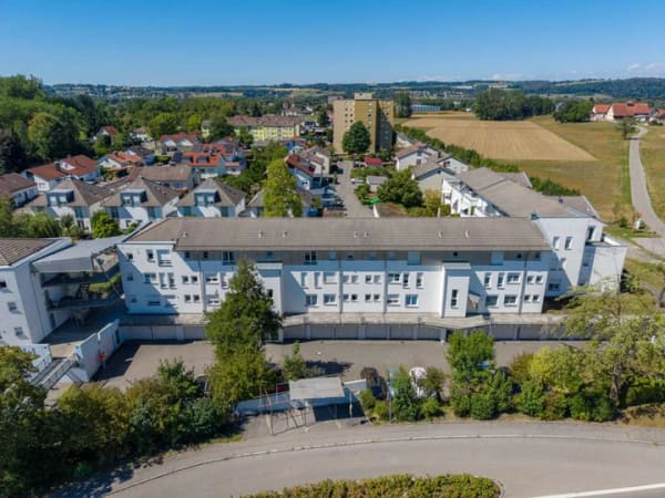 Immobilie in Baienfurt - Helle 2,5-Zimmer-Wohnung mit sonnigem Süd-West-Freisitz, zwei Bädern und Garage in Baienfurt - Bild 0