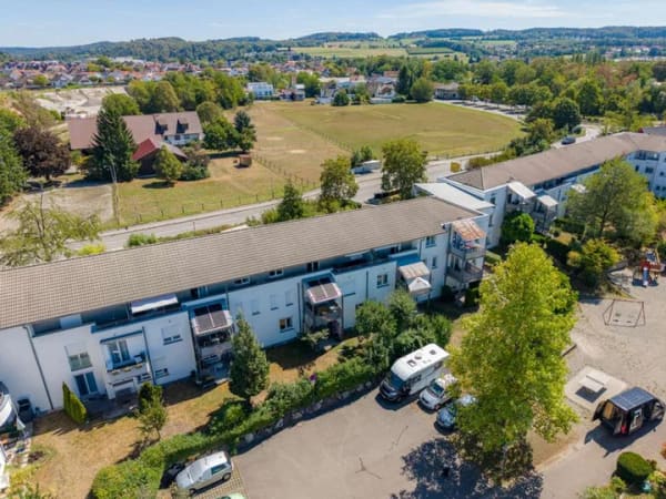 Immobilie in Baienfurt - Helle 2,5-Zimmer-Wohnung mit sonnigem Süd-West-Freisitz, zwei Bädern und Garage in Baienfurt - Bild 2