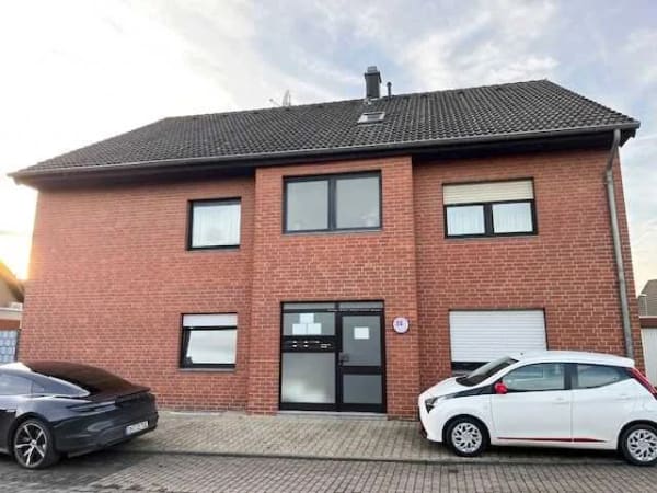 Immobilie in Niederzier - Investorenpaket - 3 Wohnungen - 3 Garagen in 5 Parteienhaus. - Bild 0