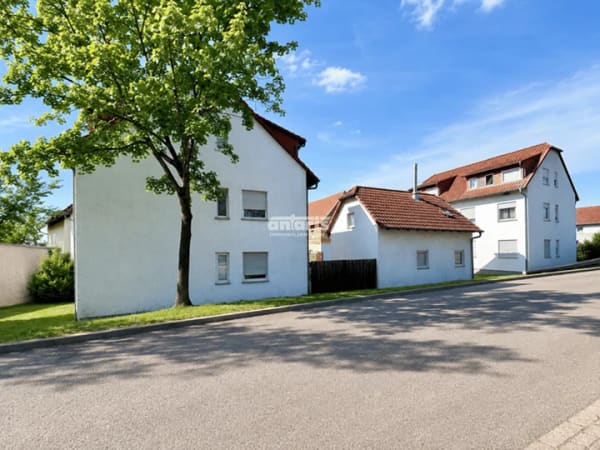 Immobilie in Dachwig - antaris Immobilien GmbH **Große 3-Zi.-Wohnung im 1. OG – stabile Mieteinnahmen** - Bild 0