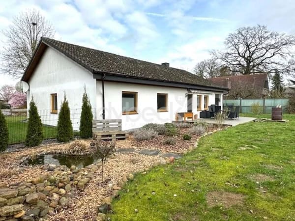 Immobilie in Bienenbüttel - Entkernter Bungalow in Bargdorf auf großzügigem Grundstück mit Ausbaupotenzial - Bild 0