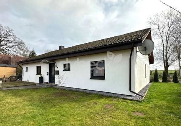Immobilie in Bienenbüttel - Entkernter Bungalow in Bargdorf auf großzügigem Grundstück mit Ausbaupotenzial - Bild 1