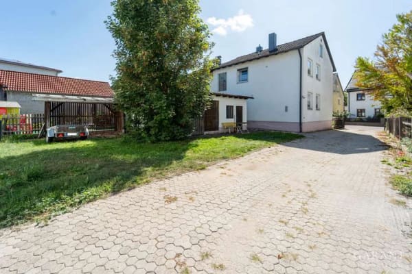 Immobilie in Kelheim - Wohnen mit Blick auf Kelheims Wahrzeichen - Doppelhaushälfte mit Potenzial - Bild 2