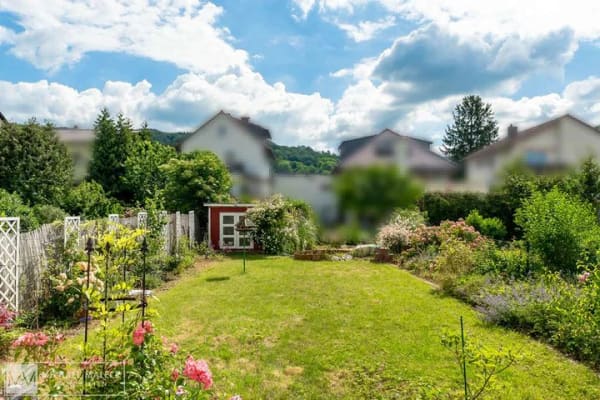 Immobilie in Hemsbach - Familienfreundliches Haus mit Balkonen, Garten und Weitblick – ruhige Lage in Hemsbach - Bild 2