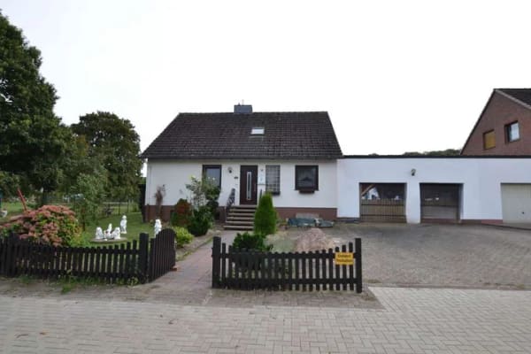 Immobilie in Einbeck - Einfamilienhaus mit Doppelgarage - Bild 1