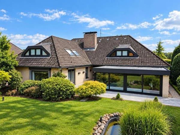 Immobilie in Halstenbek - Großes Potenzial!  Einfamilien- oder Mehrgenerationenhaus mit Schwimmbad nahe Krupunder See - Bild 1