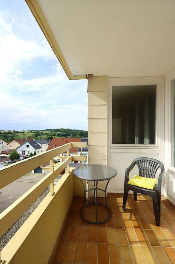 Immobilie in Aichwald - Investment mit Aussicht! Vermietetes 1-Zimmer-Apartment mit Balkon und PKW-Stellplatz - Bild 1
