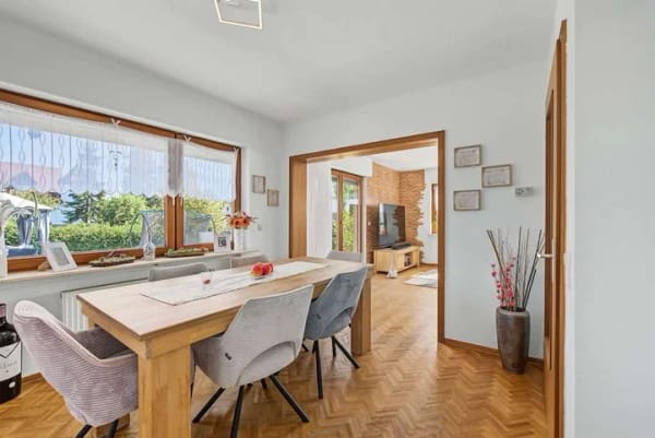 Immobilie in Schwieberdingen - Gartenglück unten - Aussicht oben: Zweifamilienhaus mit Garage in Schwieberdingen - Bild 2