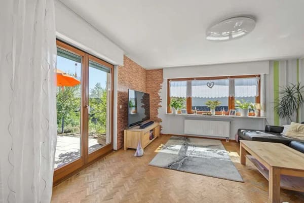 Immobilie in Schwieberdingen - Gartenglück unten - Aussicht oben: Zweifamilienhaus mit Garage in Schwieberdingen - Bild 3