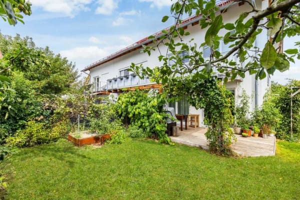Immobilie in Baierbrunn - Wohnen mit viel Platz, Dachstudio und Garten - Bild 0