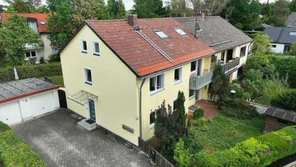 Immobilie in Grasbrunn - Ein Haus, viele Möglichkeiten,  Zweifamilienhaus mit großzügigem Garten - Bild 0