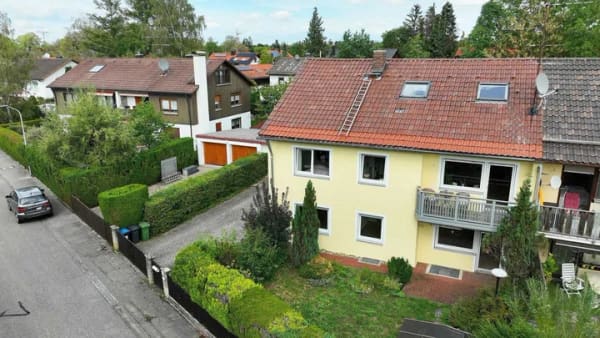 Immobilie in Grasbrunn - Ein Haus, viele Möglichkeiten,  Zweifamilienhaus mit großzügigem Garten - Bild 1