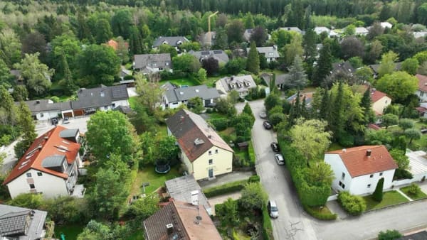 Immobilie in Grasbrunn - Ein Haus, viele Möglichkeiten,  Zweifamilienhaus mit großzügigem Garten - Bild 4