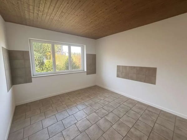 Immobilie in Friedrichsthal - Zweifamilienhaus mit Terrasse, Balkon, Doppelgarage und zwei Stellplätzen - Bild 3