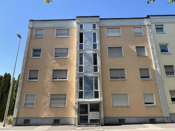 Immobilie in Schweinfurt - 2-Zimmerwohnung mit reichlich Potential und hervorragender Anbindung an Bus & Bahn (Schweinfurt) - Bild 2