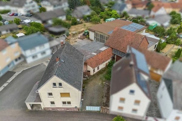 Immobilie in Fernwald - *2.491 m²* - Bebautes Grundstück in Fernwald-Steinbach - interessante Perspektive für Investoren! - Bild 0